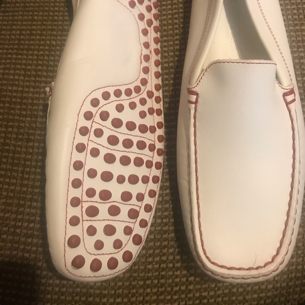 New white tod’s womens penny drivers